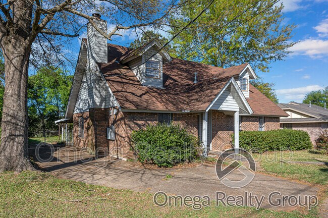 Building Photo - 5827 Darien Dr