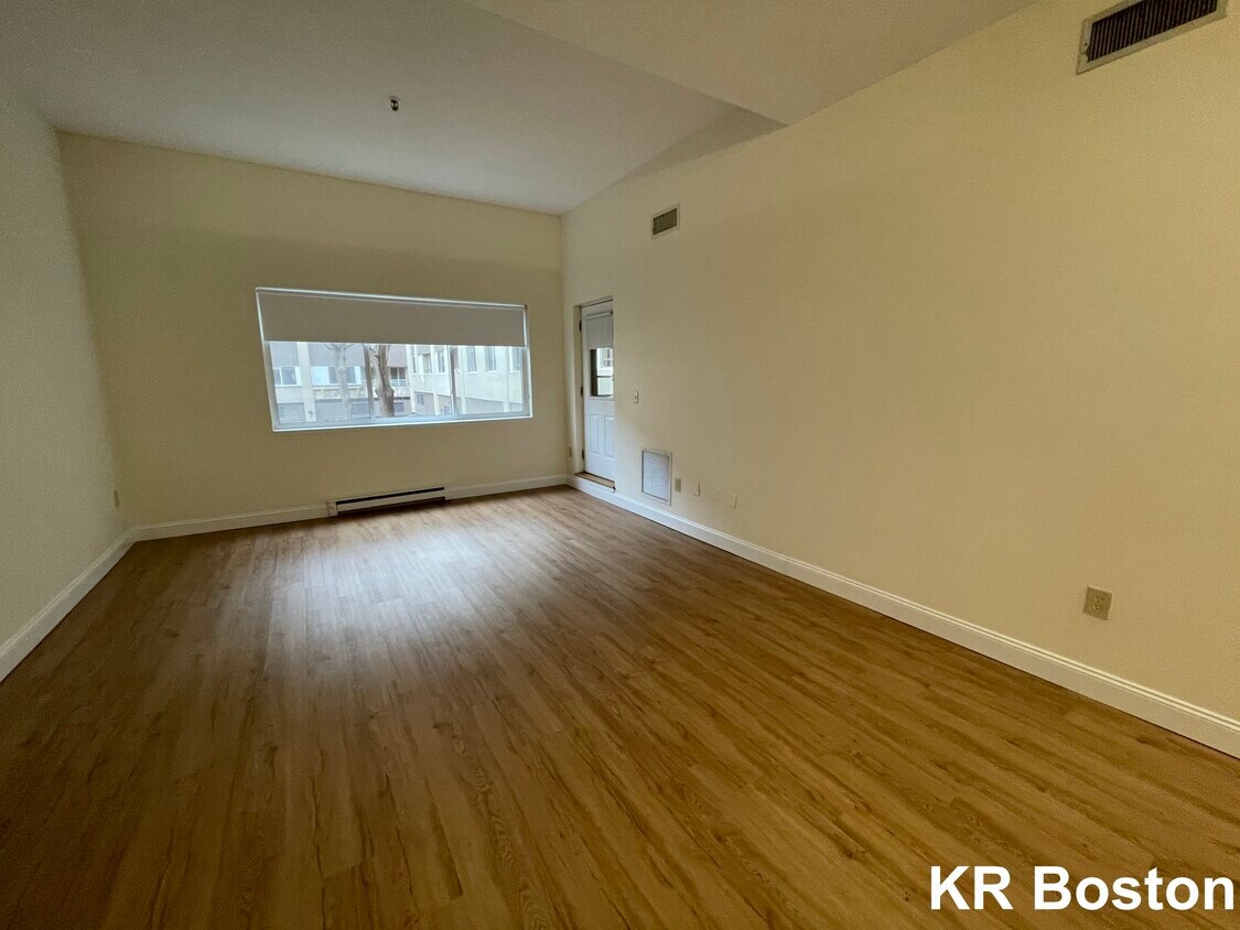 Foto principal - 1037 Commonwealth Ave