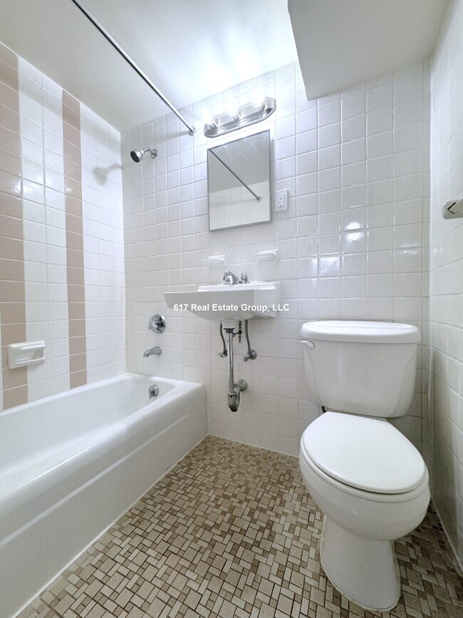 Foto del edificio - 176 N Beacon St