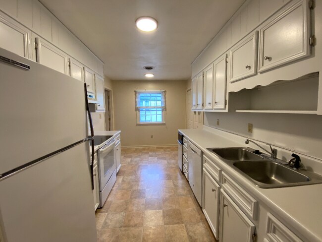 Building Photo - 515 25th St NW