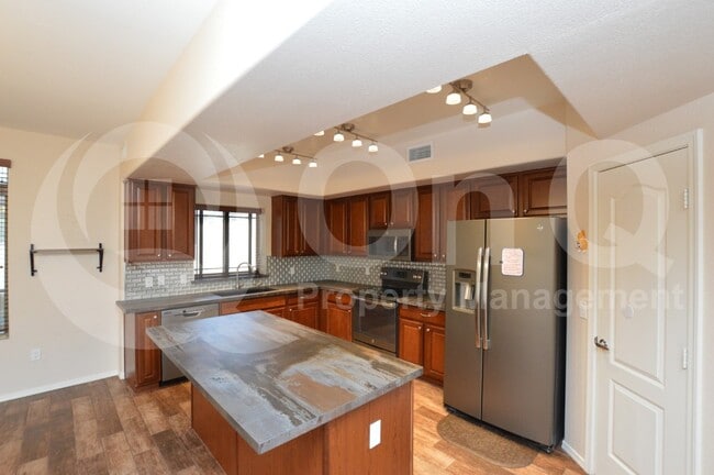 Foto del edificio - 2402 E 5th St