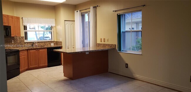 Foto del edificio - 170 NW 207th Way