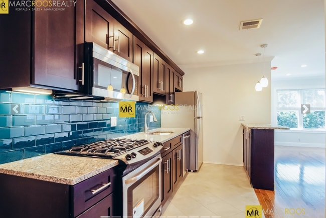 Building Photo - 111 Maverick St