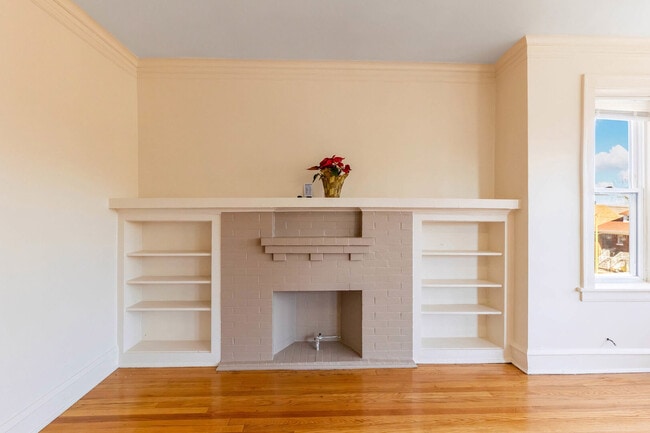 Building Photo - 6352 S Francisco Ave