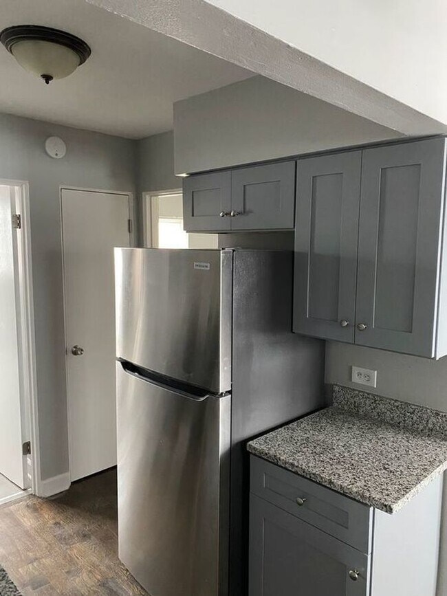Building Photo - 8704 S Troy Ave