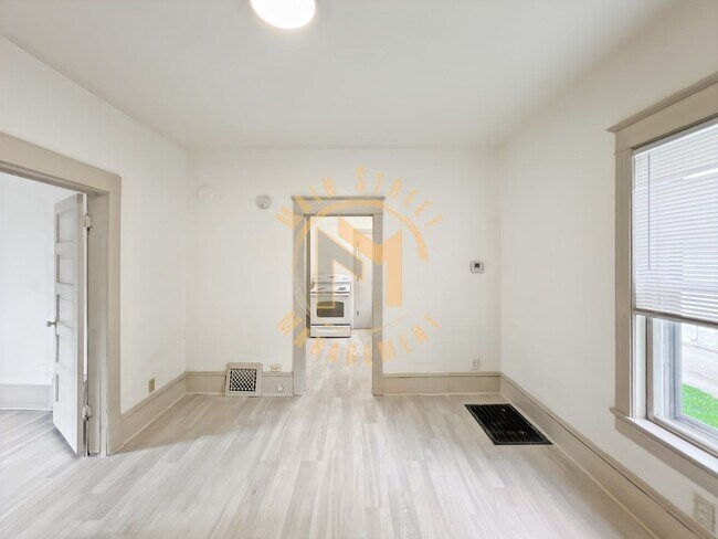 Foto del edificio - 1116 W 8th St
