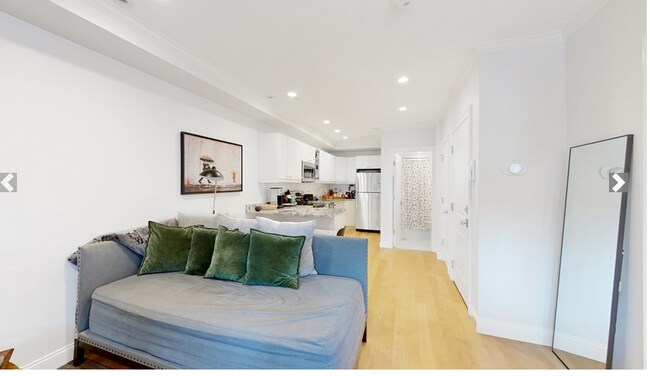 Building Photo - 296 Beacon St