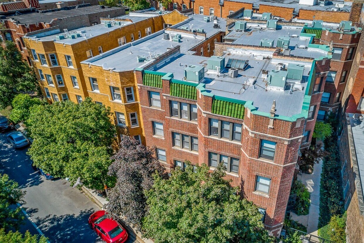 Primary Photo - 622 W Roscoe St