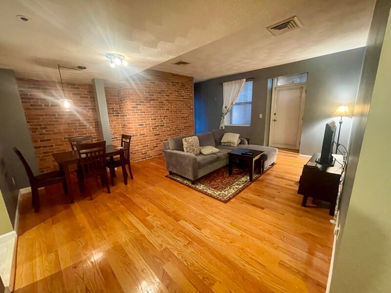Primary Photo - 155 Kendrick Ave