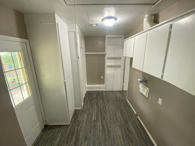 Foto del edificio - 4 bedroom House in Del City