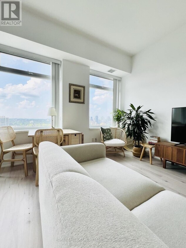 Photo principale - 111 St Clair Ave W