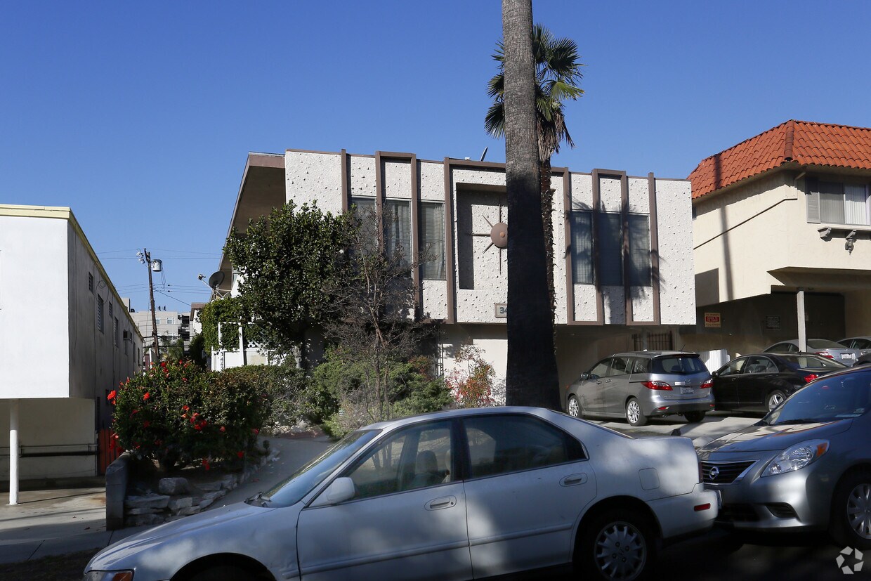 Foto del edificio - 3443 Jasmine Ave