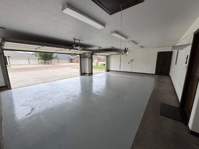 Foto del edificio - Beautiful 4 bed 2 bath home Available Now!