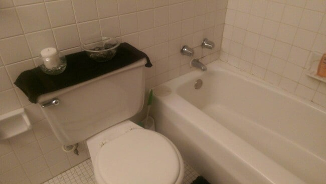 Building Photo - 1321 Division St