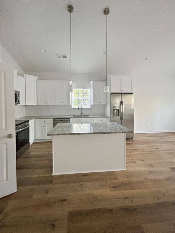 Building Photo - 2126 2nd St