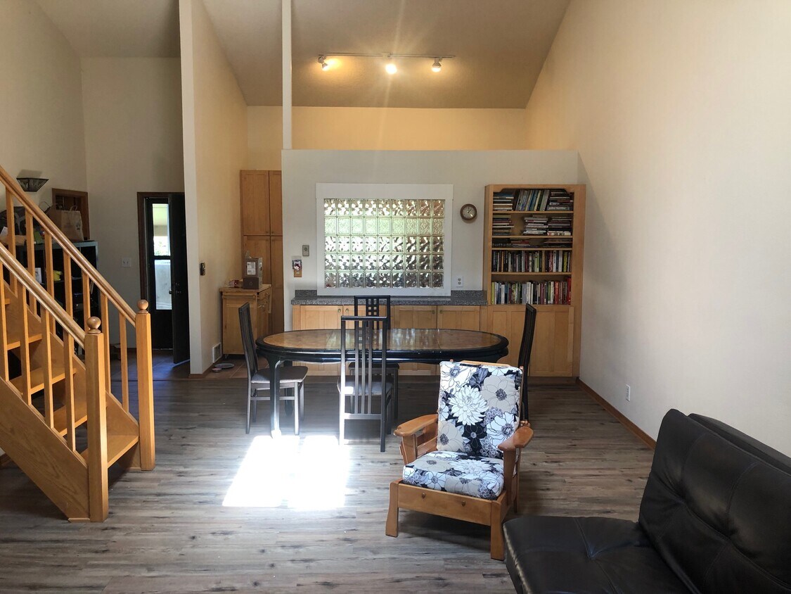 330 Grow Ave NW Unit C6, Bainbridge Island, WA 98110 Condo for Rent