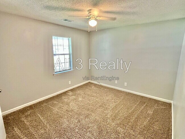 Foto del edificio - 8460 Pineland Dr