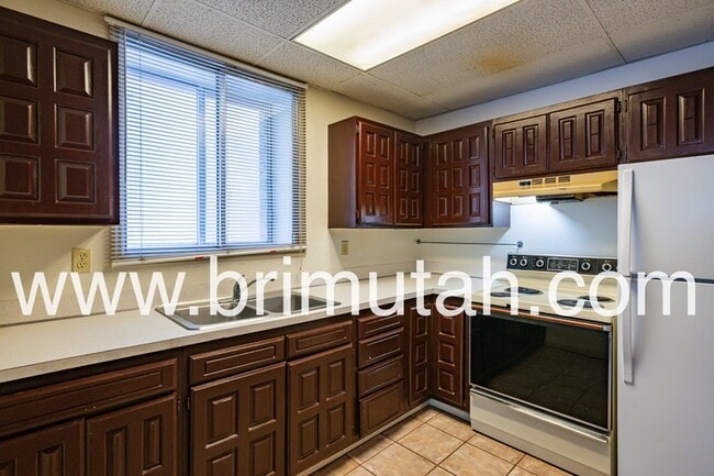 Building Photo - 217 E 3rd Ave