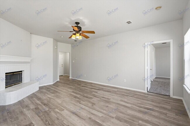 Foto del edificio - 412 Pin Oak Ln