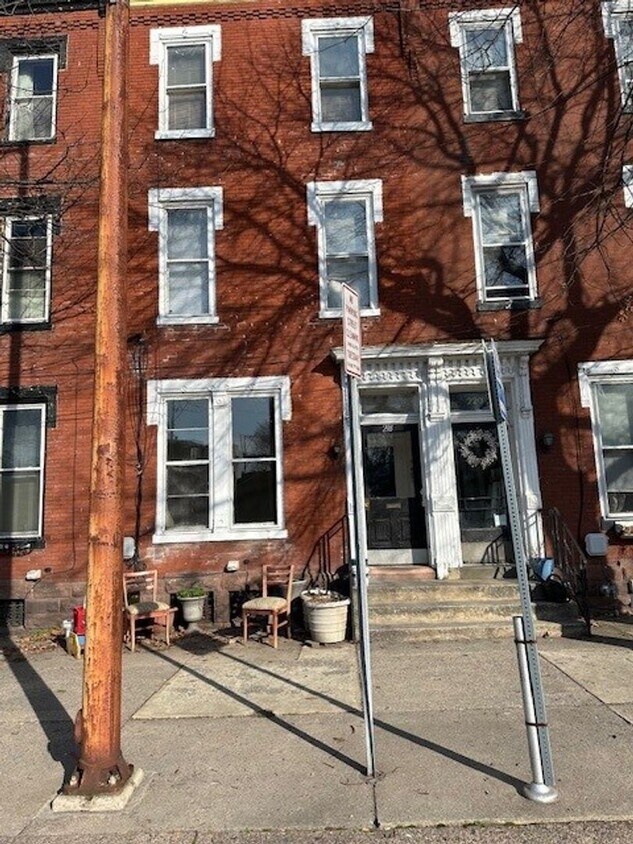 218 Forster St Unit 4, Harrisburg, PA 17102 Room for Rent in Harrisburg, PA