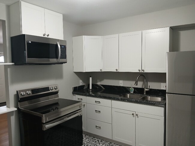 Building Photo - 1708 Ave B