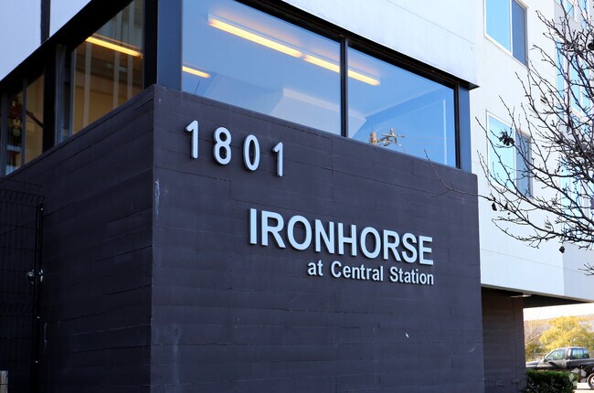 Foto del edificio - Ironhorse at Central Station