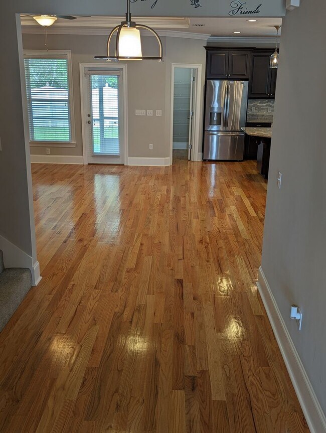 Foto del edificio - Beautiful 4 Bedroom, 3.5 Bath + Office Single Family Home Located in Ox Bottom Crest For Lease