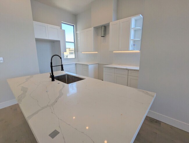 Foto del edificio - Gio - 2888-2890 Harrison St.