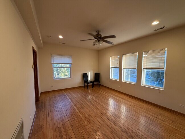 Foto del edificio - 3000 W 61st St