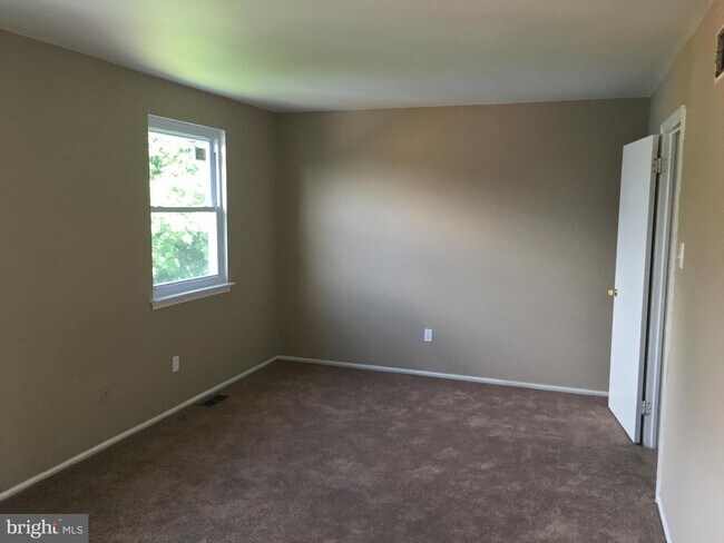 Building Photo - 1584 S Coventry Ln