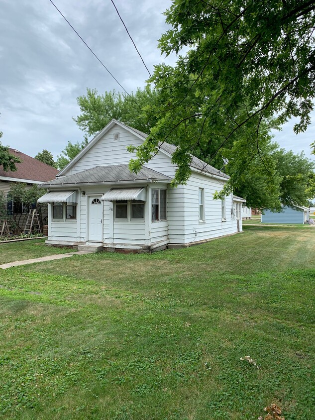 Primary Photo - 218 S Lucas Ave