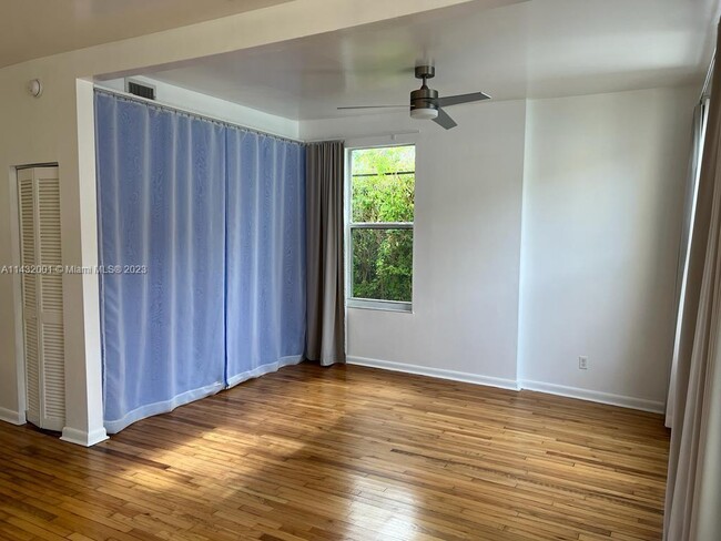 Foto del edificio - 4215 Sheridan Ave