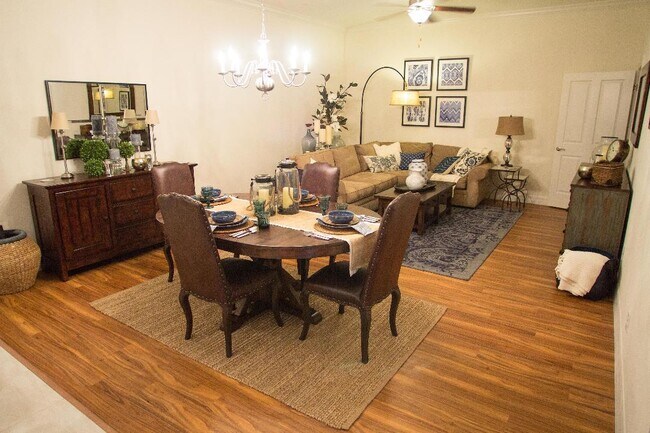 Foto del edificio - 7984 Southern Pines Dr