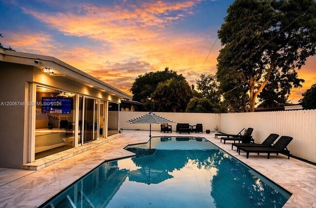 Foto del edificio - 561 NE 172nd St