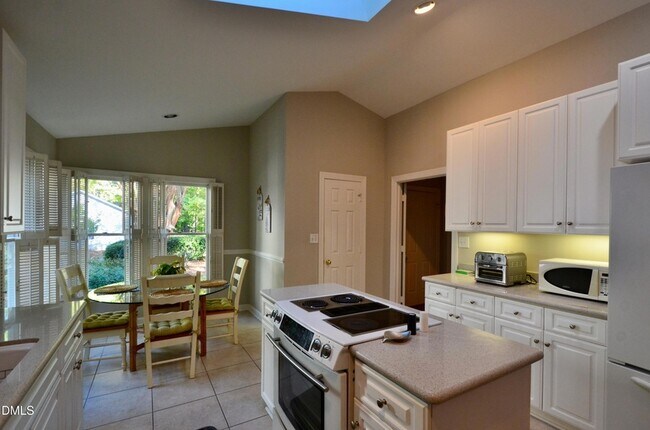 Building Photo - 531 Weathersfield