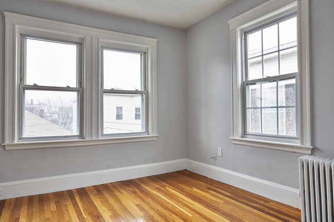 Building Photo - 52 Mansfield St