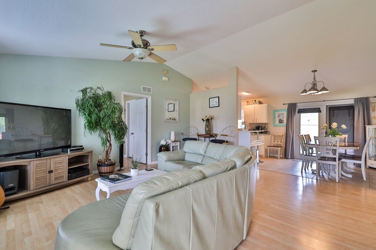 Primary Photo - Furnished, Beautifully decorated 3 bedroom...