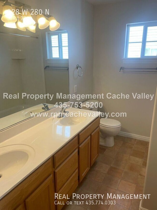 Building Photo - Beautiful 3 Br. Townhome located in Provid...