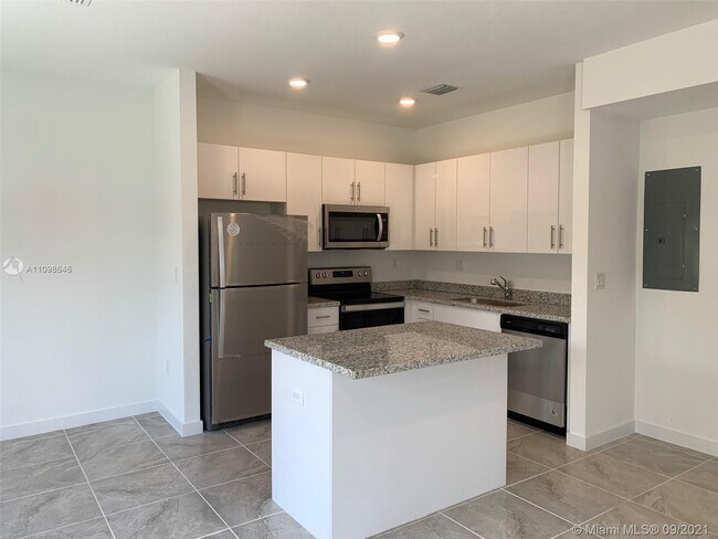 Building Photo - 25338 SW 135th Ave