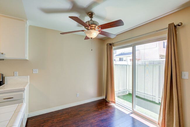 Foto del edificio - 4558 Willis Ave