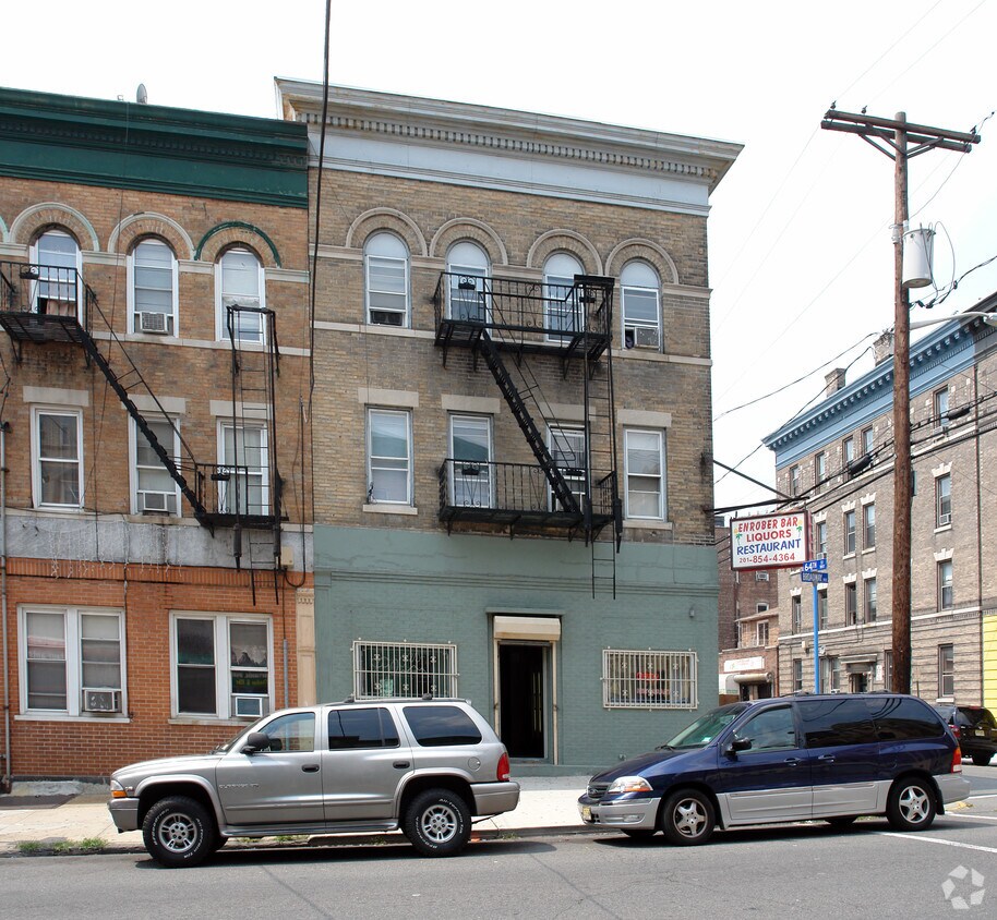 Primary Photo - 207 64th St