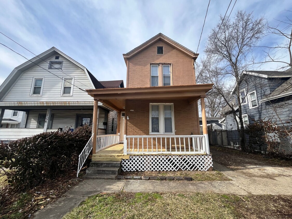 Primary Photo - 7605 Anthony Wayne Ave