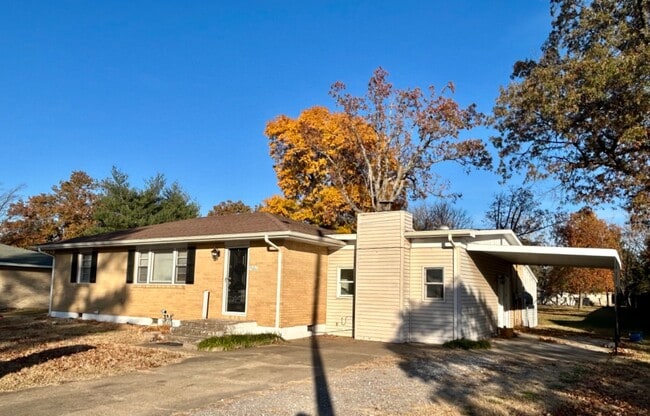 Building Photo - 414 Shady Ln