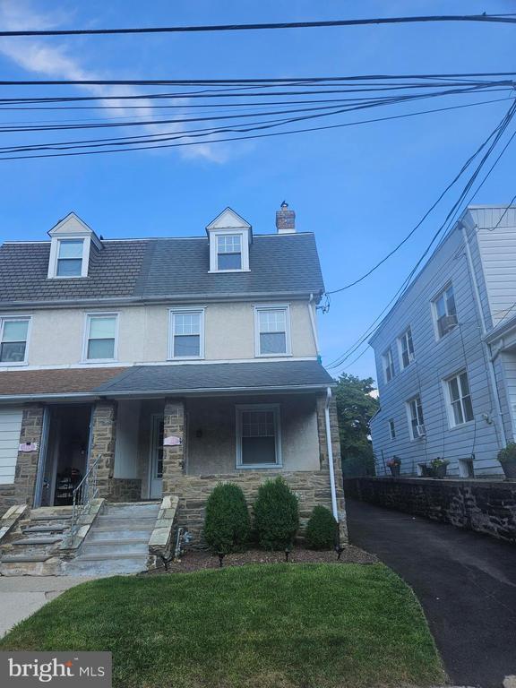Primary Photo - 412 Maple St