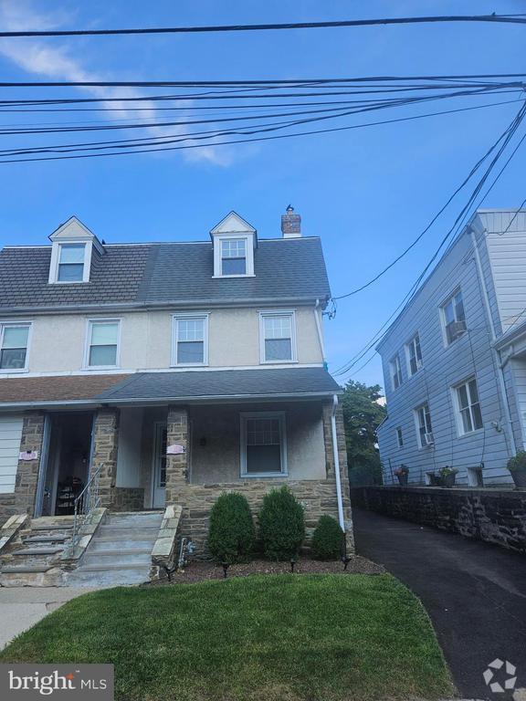 Building Photo - 412 Maple St
