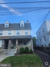 Building Photo - 412 Maple St