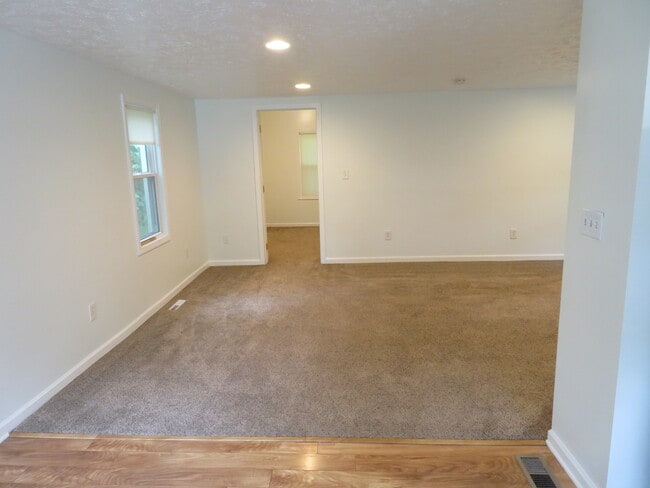 Building Photo - 1139 Yorkshire Dr