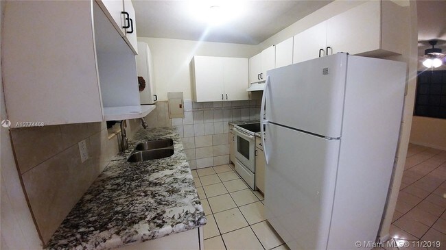 Building Photo - 10131 Dominican Dr