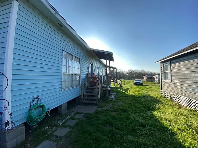 Building Photo - 221 16th St