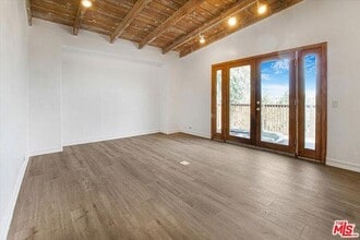 Building Photo - 960 N Tigertail Rd